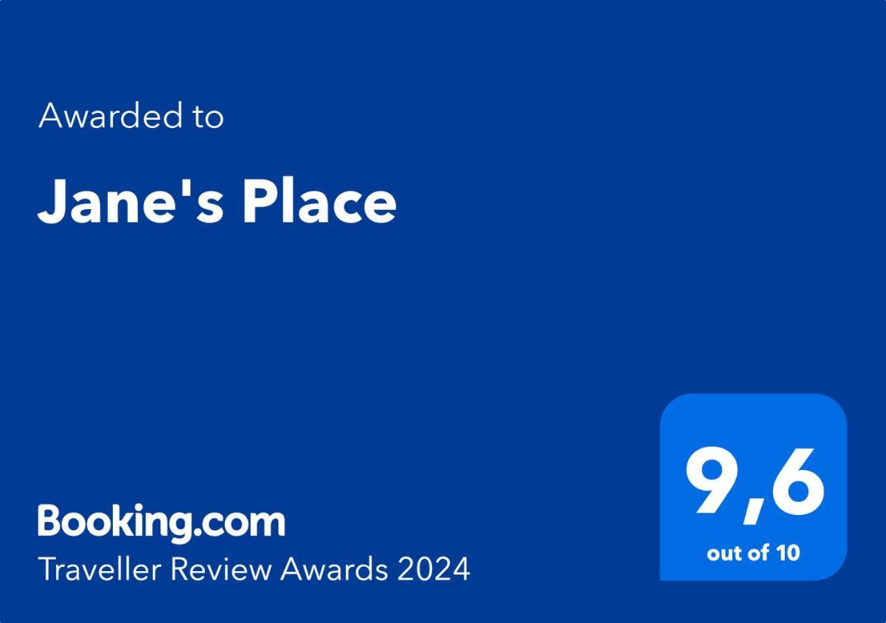 Jane's Place, Experience The Atmosphere Of A Historic & Free Parking Apartman *