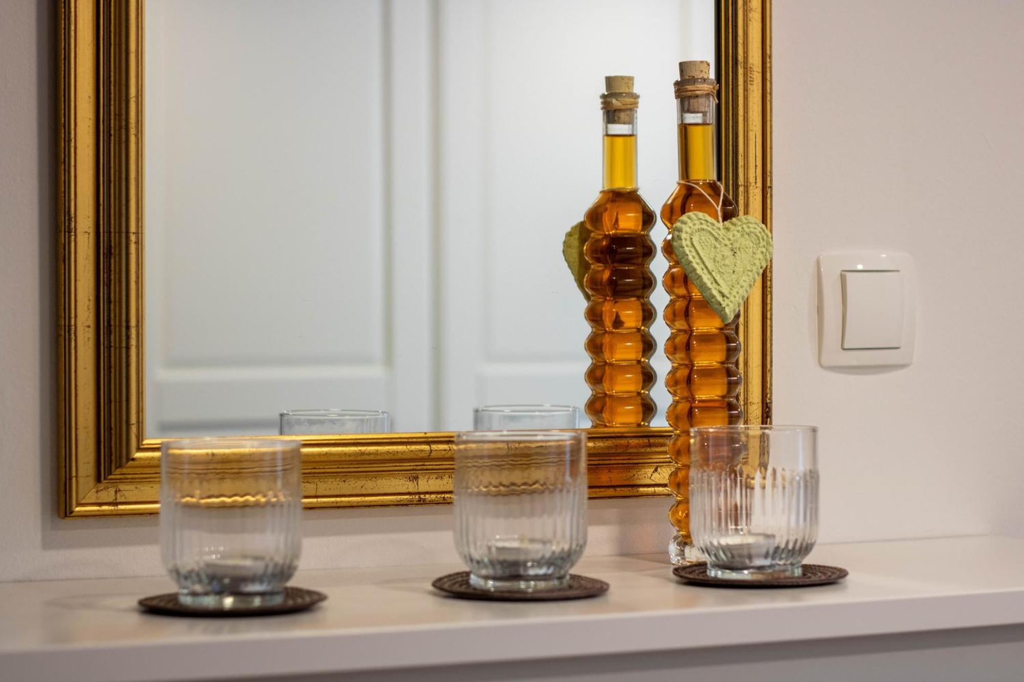 Jane's Place, Experience The Atmosphere Of A Historic & Free Parking