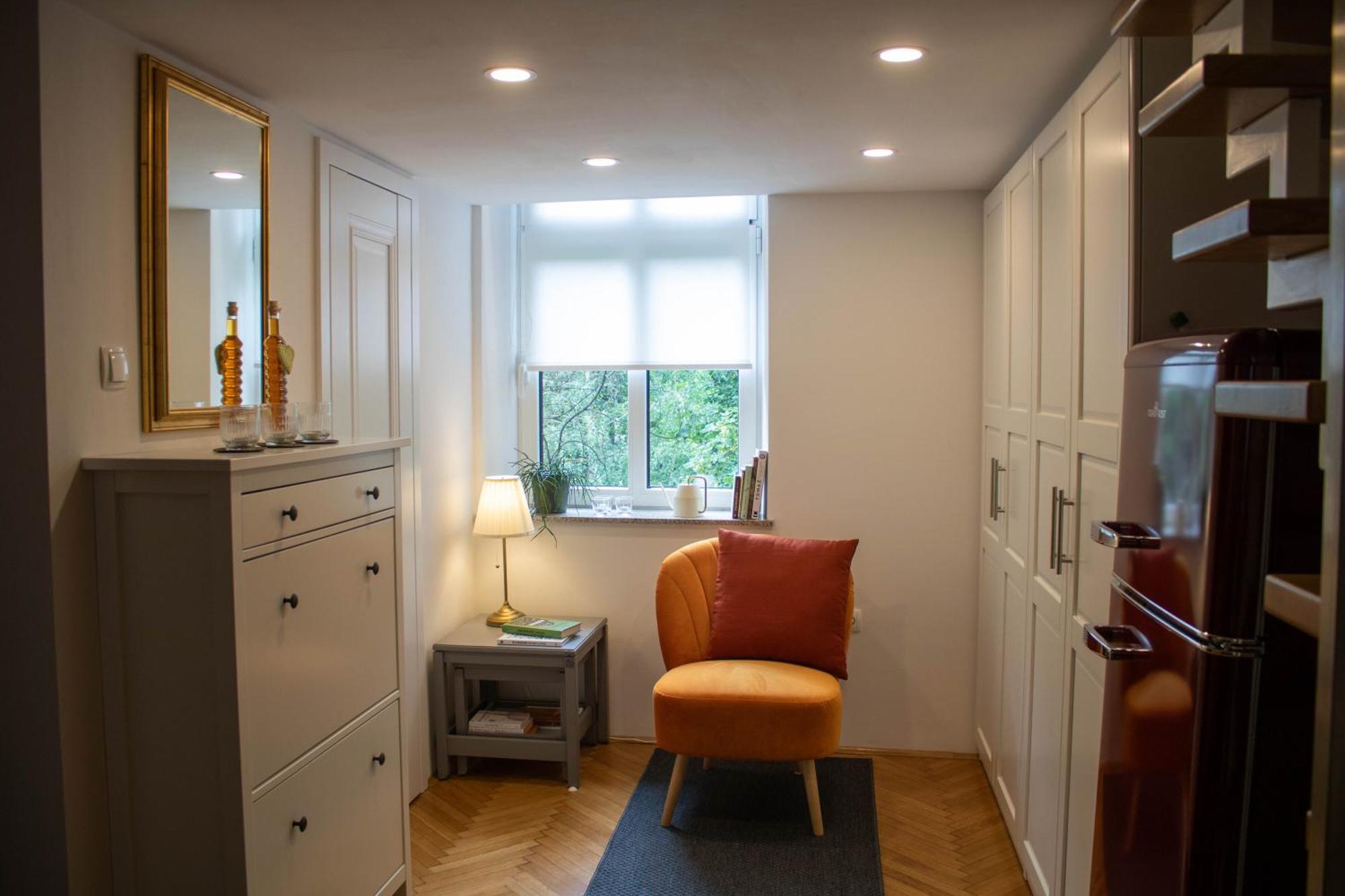 Jane's Place, Experience The Atmosphere Of A Historic & Free Parking