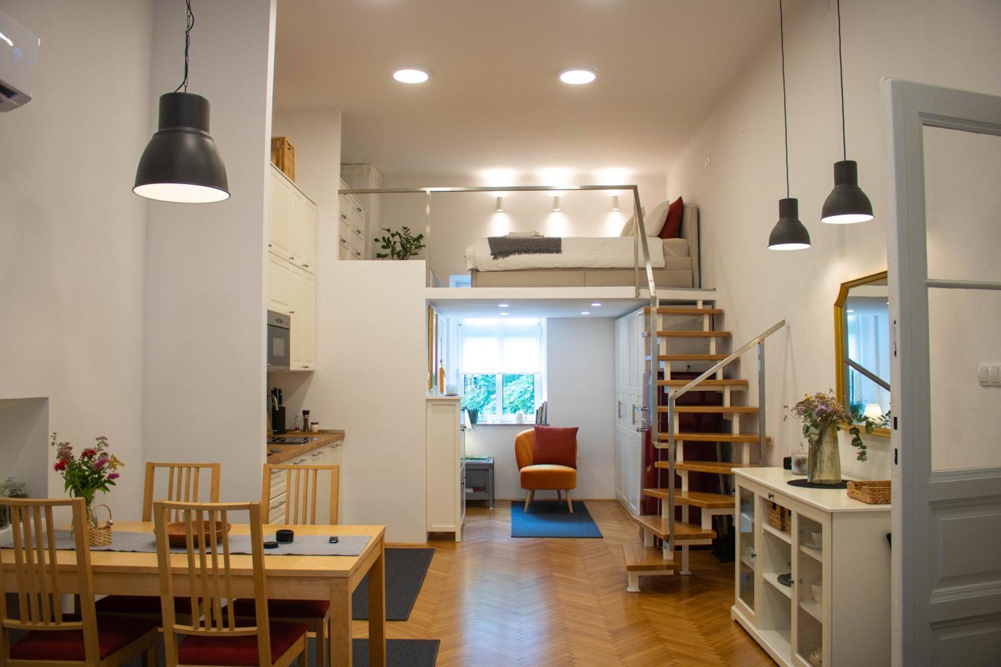 Jane's Place, Experience The Atmosphere Of A Historic & Free Parking Ljubljana